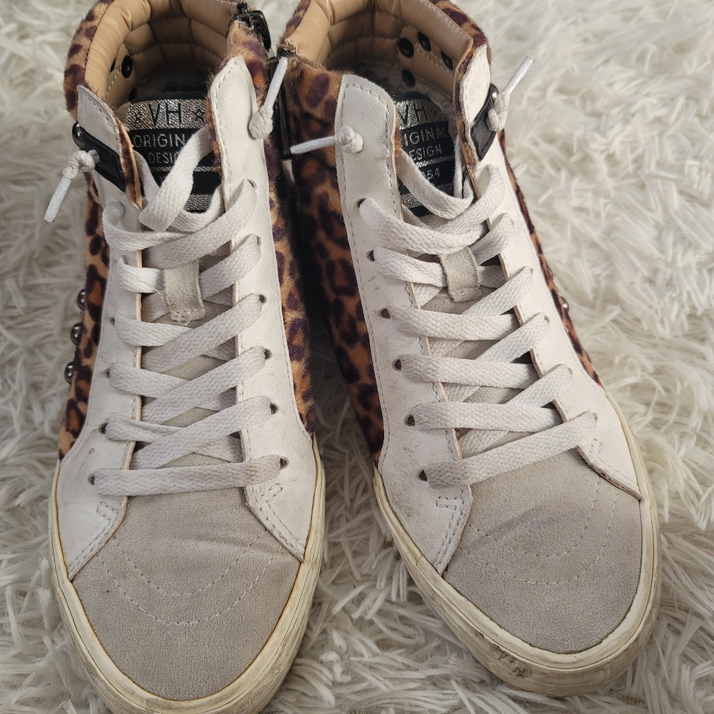 Sneakers - Picture 3 of 5
